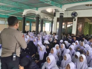 Police Go To School, Polres Brebes Edukasi Pelajar Bijak Gunakan AI dan Waspadai Kejahatan Digital