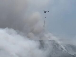 Kebakaran TPA Putri Cempo, Polri Kerahkan Helikopter dan Water Cannon untuk Percepatan Pemadaman