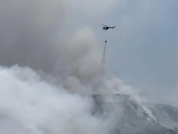 Kebakaran TPA Putri Cempo, Polri Kerahkan Helikopter dan Water Cannon untuk Percepatan Pemadaman
