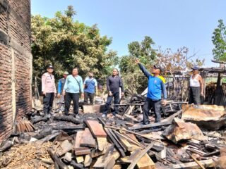 Bara Sisa Kayu Perapian Tungku Masak Musnahkan Dapur Warga Madiun