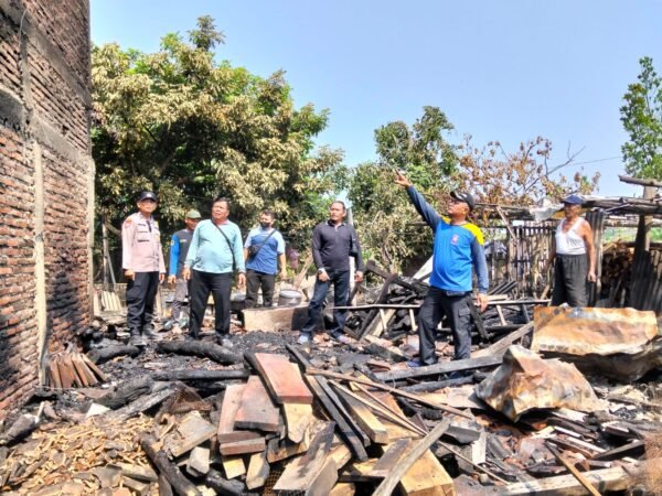Bara Sisa Kayu Perapian Tungku Masak Musnahkan Dapur Warga Madiun