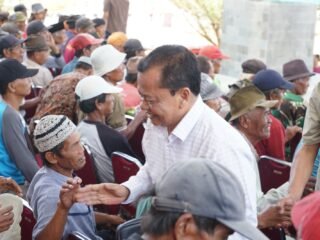 Pengayuh Becak Sugiman Berusia 70 Tahun di Brebes, Becak Listrik Bawa Harapan Baru