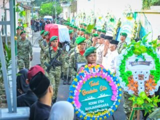 Gugur di Papua Pegunungan, Perwira Muda Lettu Inf Harits Adam Yuseno Dimakamkan Secara Militer di Banjarnegara