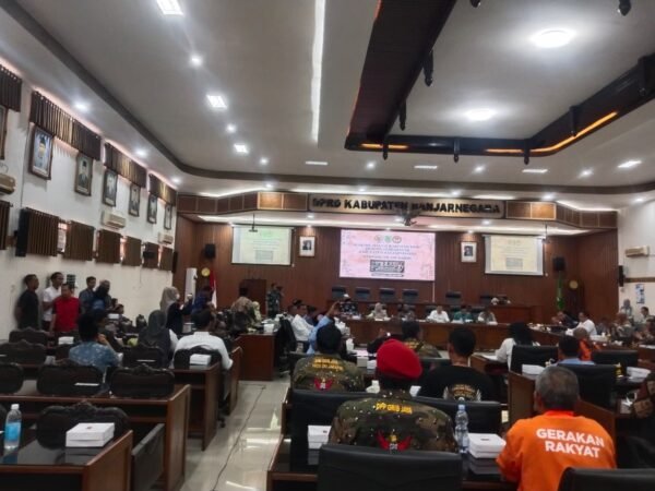 AWH Sambangi DPRD Banjarnegara, Soroti Birokrasi, Pendidikan hingga Darurat Sampah