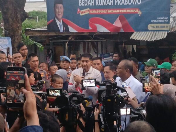 Kapolda Metro Jaya, Menteri PKP dan Mendagri Tinjau Bedah Rumah Lansia di Kampung Ambon, Ditargetkan Rampung Sebelum Natal