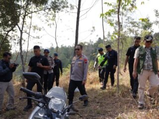 Medan Sulit Hambat Pemadaman Karhutla Gunung Lawu, Kapolda Jateng Koordinasikan Dukungan Udara