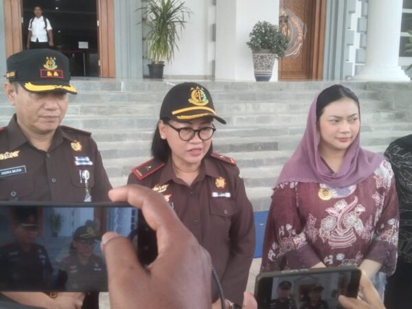 Jam Intel Kejaksaan Agung RI, Serahkan Premi Ansuransi Jasindo   Bagi Anggota Linmas Brebes 