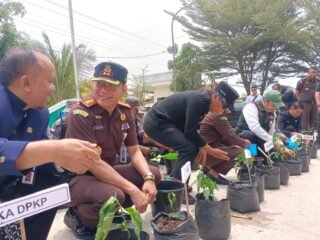 Jaga Kedaulatan Pangan, Kejaksaan Agung RI dan ASLINMAS Brebes Salurkan Bibit Cabai di Desa Grinting Bulakamba